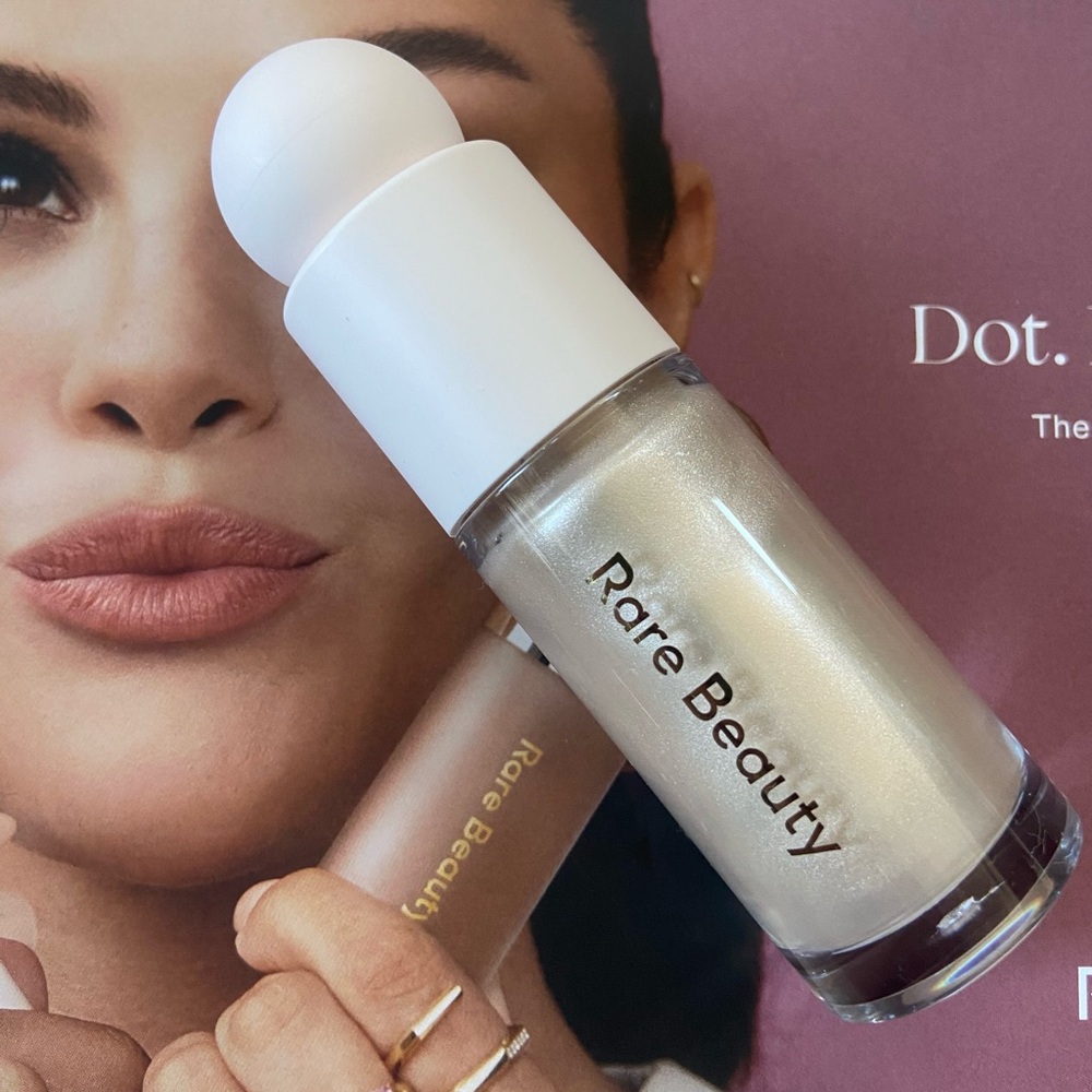 RARE BEAUTY LIQUID HIGHLIGHTER-SHADE ENLIGHTEN 
BRAND NEW 0.5FLoz FULLSIZE 15ML